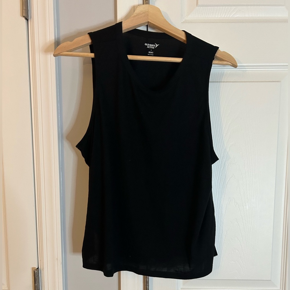 Old navy active tank top. Size large never worn great condition